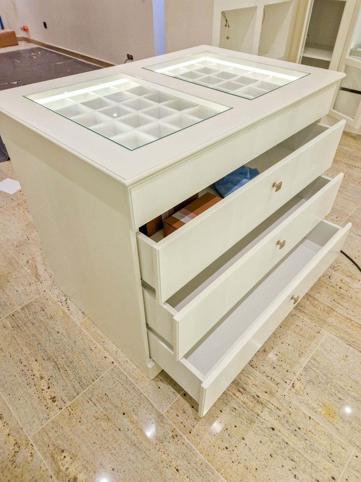 Tischlerei Schreinerei Aachen - Regalsystem Geschäftseinrichtung Tischlerei